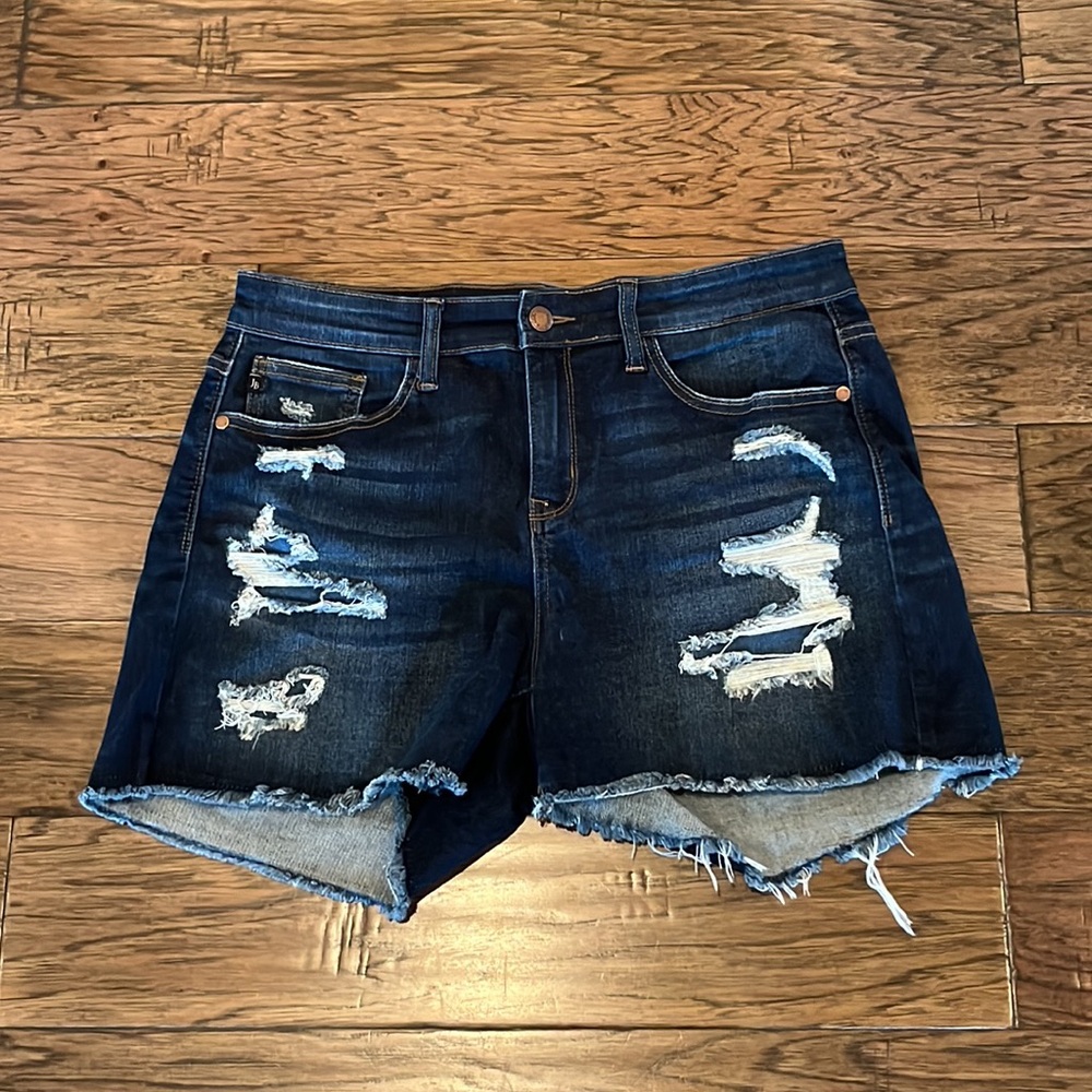Judy Blue 3 1/2” Inseam High Rise Shorts Size L